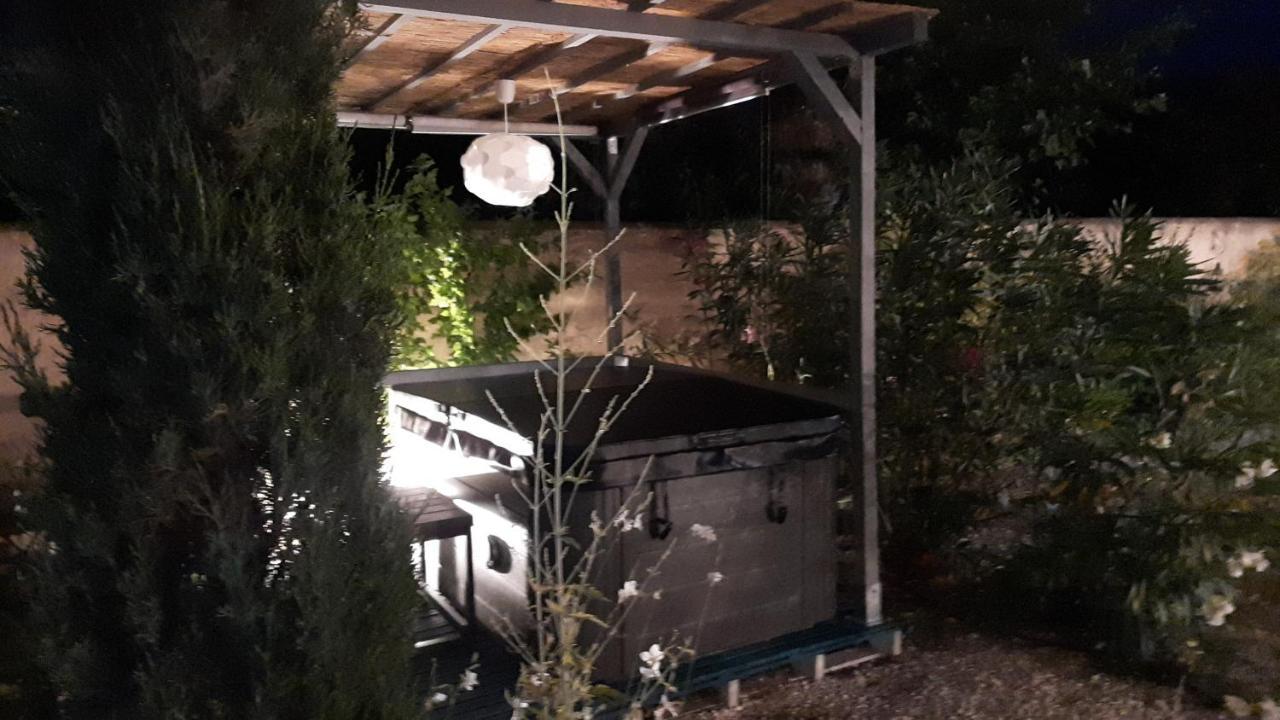 Le Mas D'Hubert LʼIsle-sur-la-Sorgue Eksteriør bilde